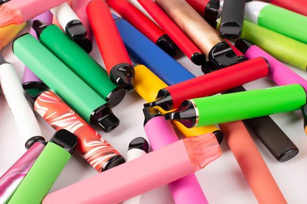 various vape pods and vape pens