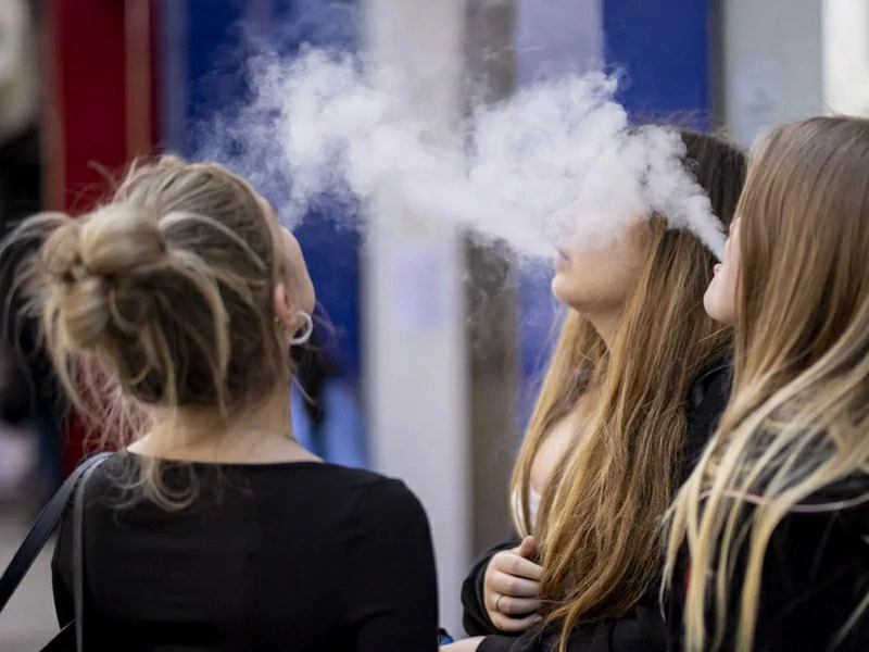 young people are using vapes