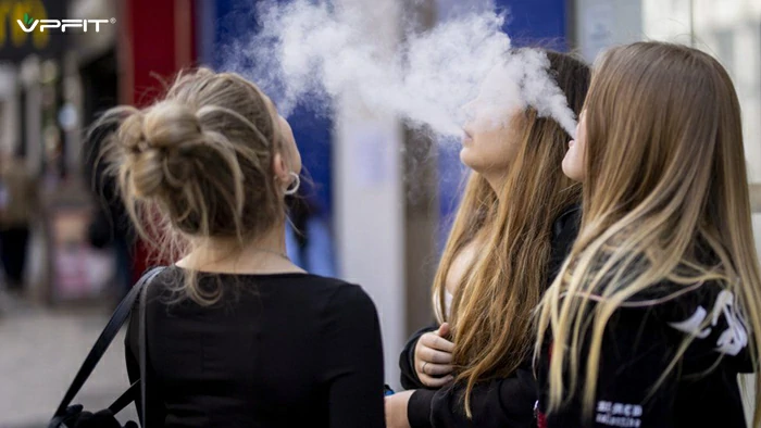 teenagers vaping in public